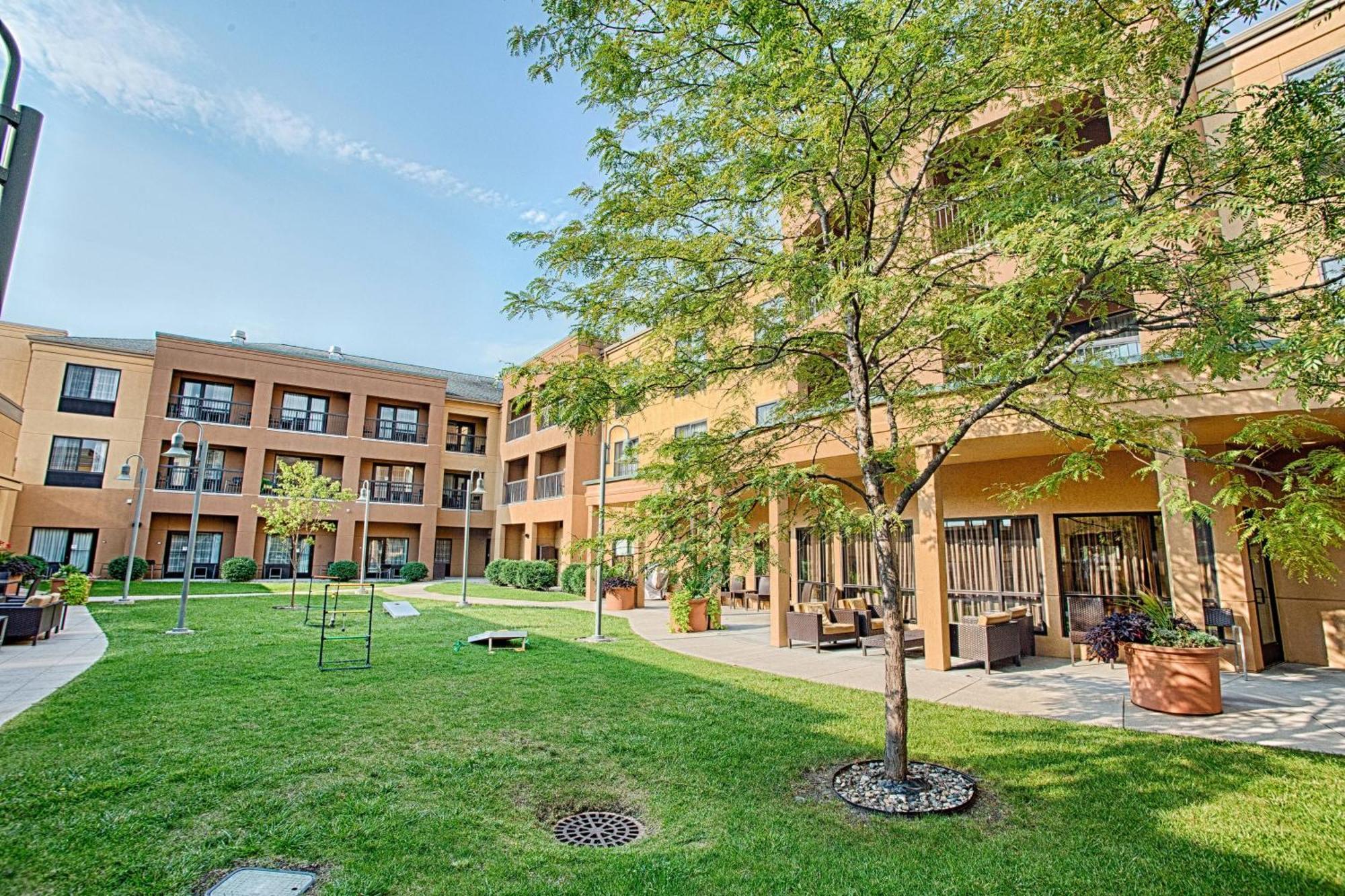 Courtyard Fargo Moorhead, Mn 3*